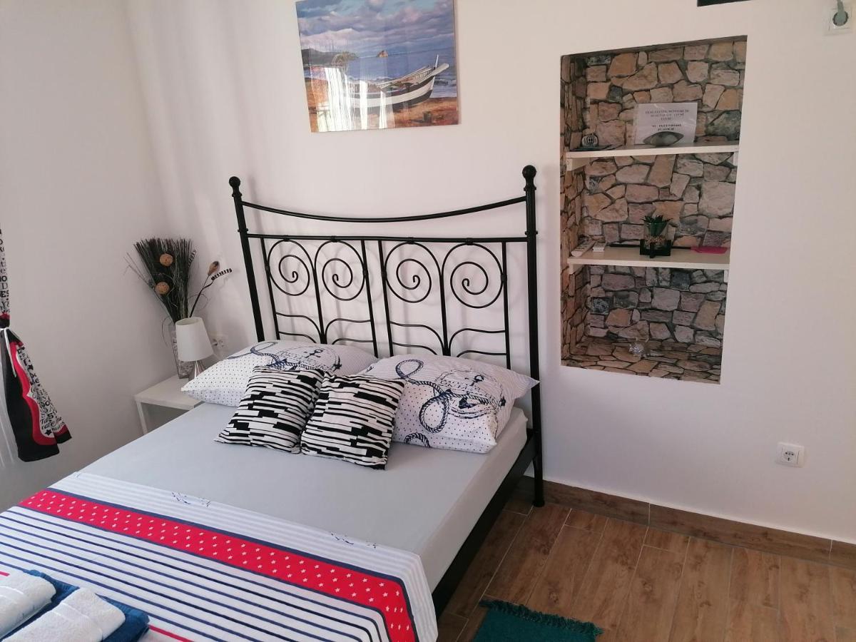Appartamento Stone House Slatine Esterno foto
