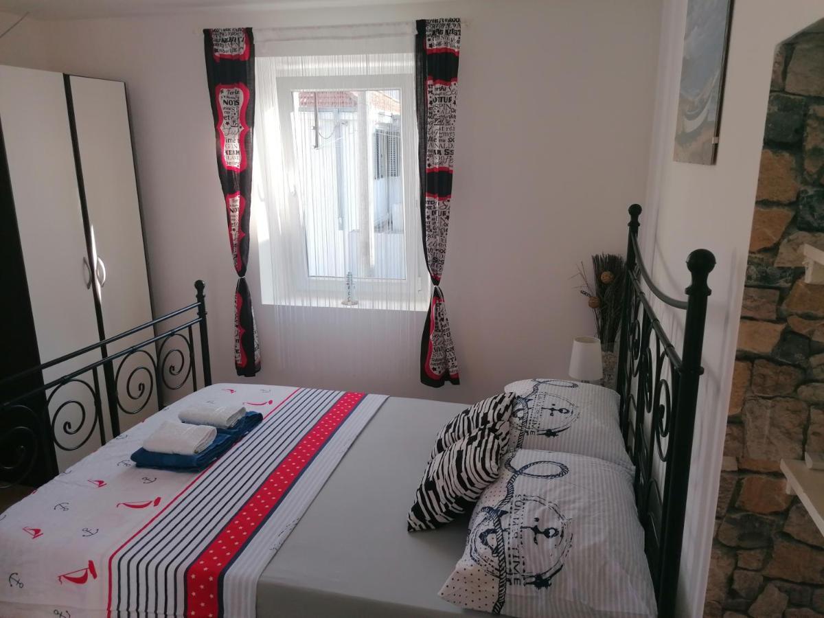 Appartamento Stone House Slatine Esterno foto