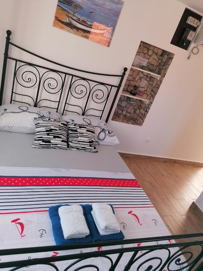 Appartamento Stone House Slatine Esterno foto