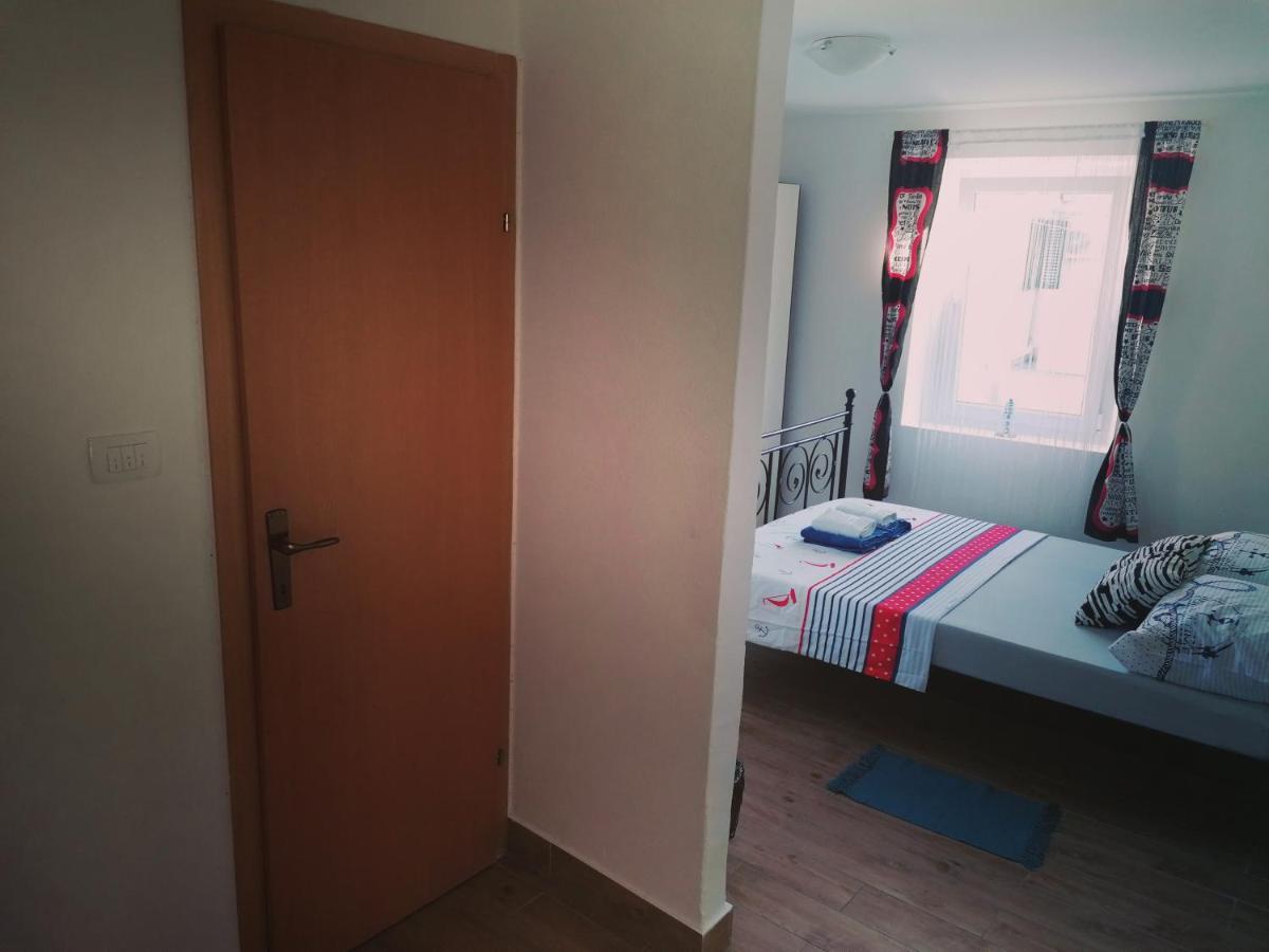 Appartamento Stone House Slatine Esterno foto