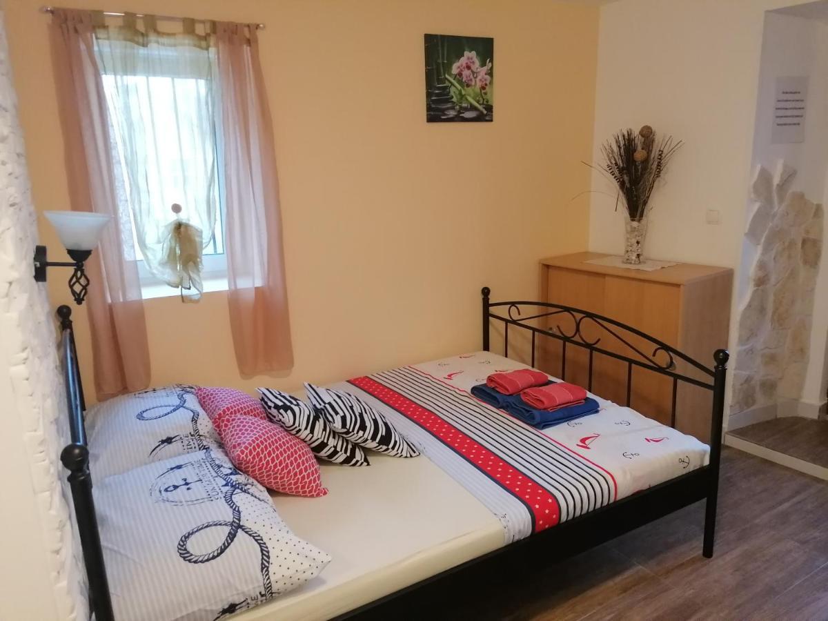 Appartamento Stone House Slatine Esterno foto
