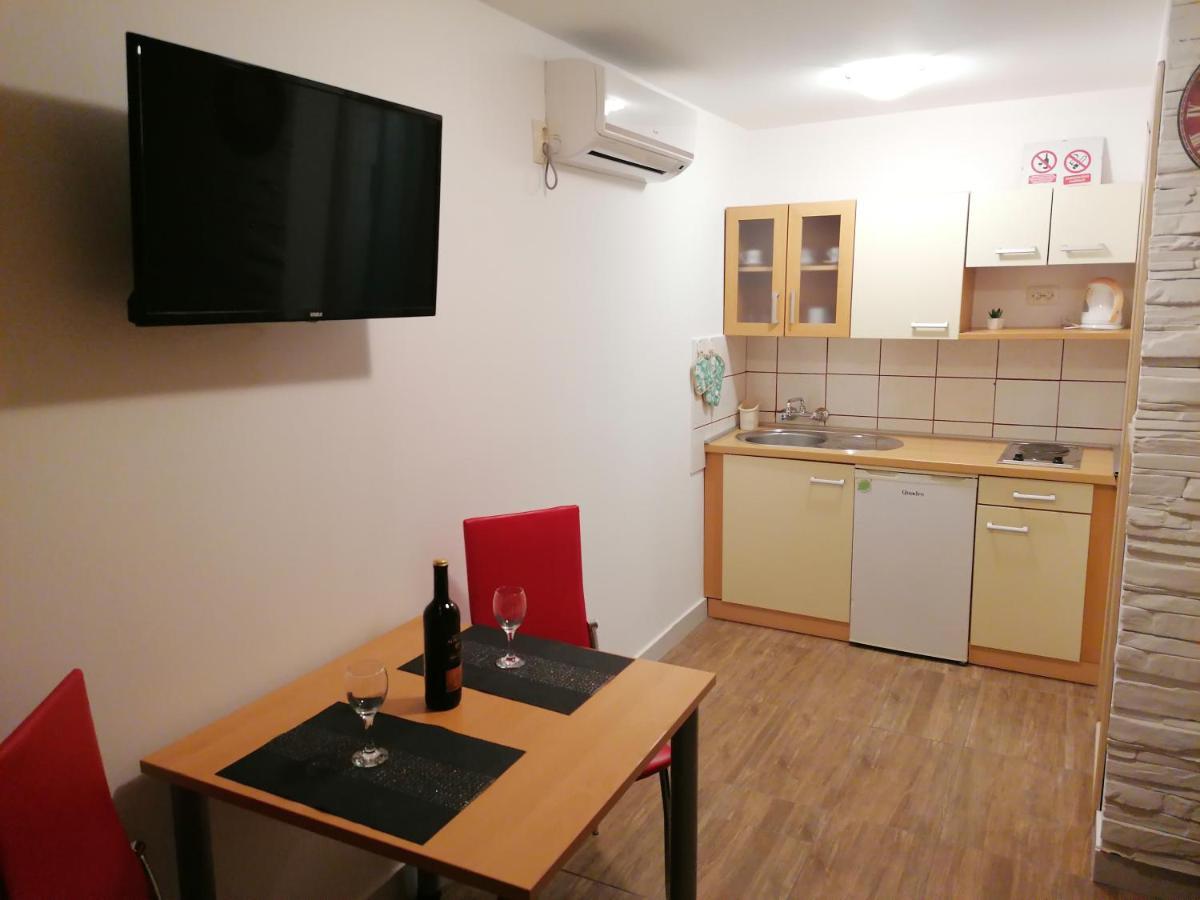 Appartamento Stone House Slatine Esterno foto