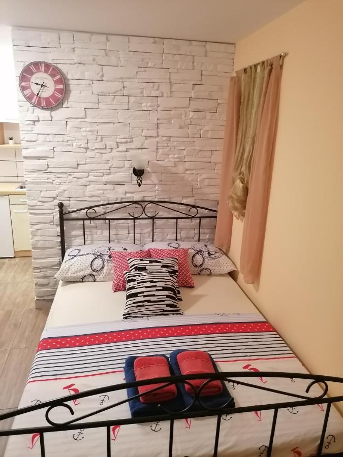 Appartamento Stone House Slatine Esterno foto