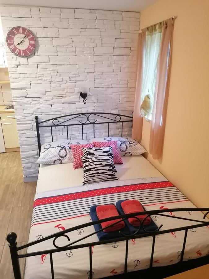 Appartamento Stone House Slatine Esterno foto