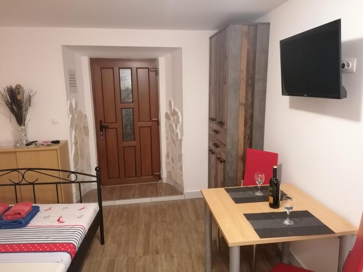 Appartamento Stone House Slatine Esterno foto