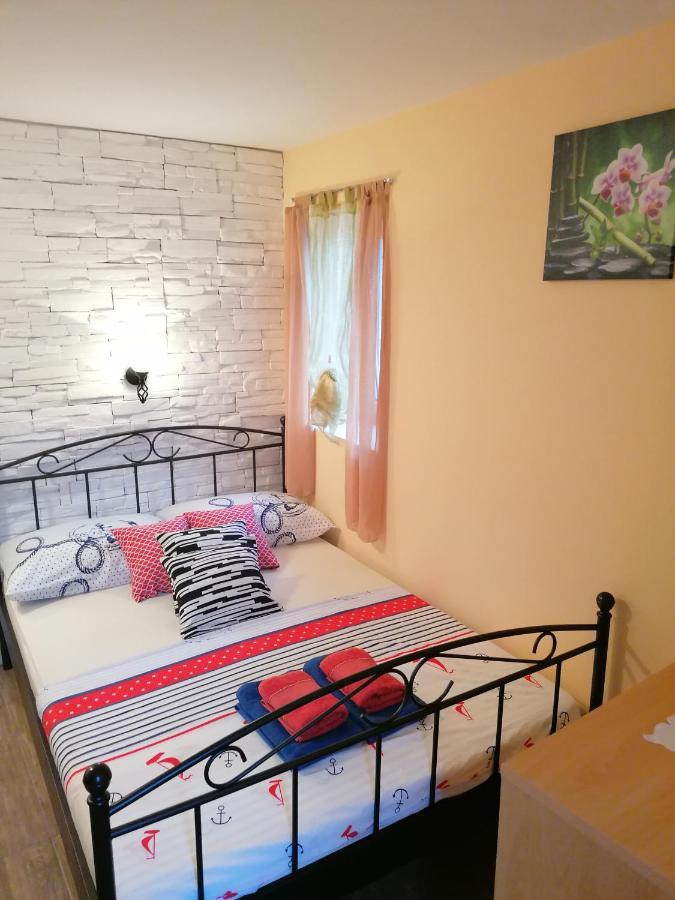 Appartamento Stone House Slatine Esterno foto